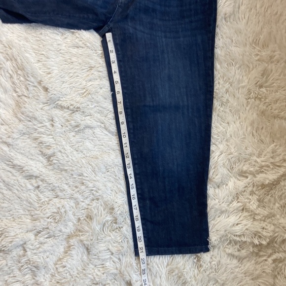 Eddie Bauer Curvy Capri Jeans - Picture 4 of 9